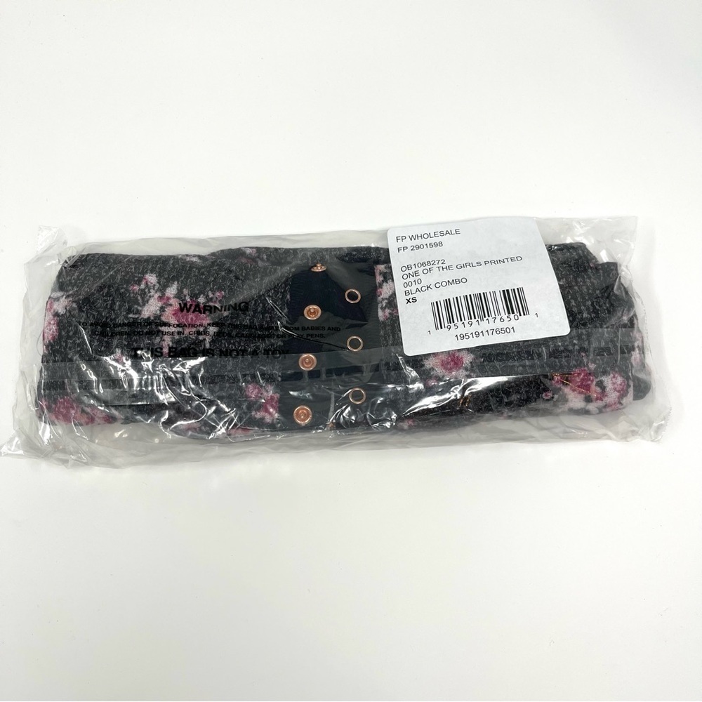 Free People One of the Girls Printed Henley in black - Picture 4 of 7